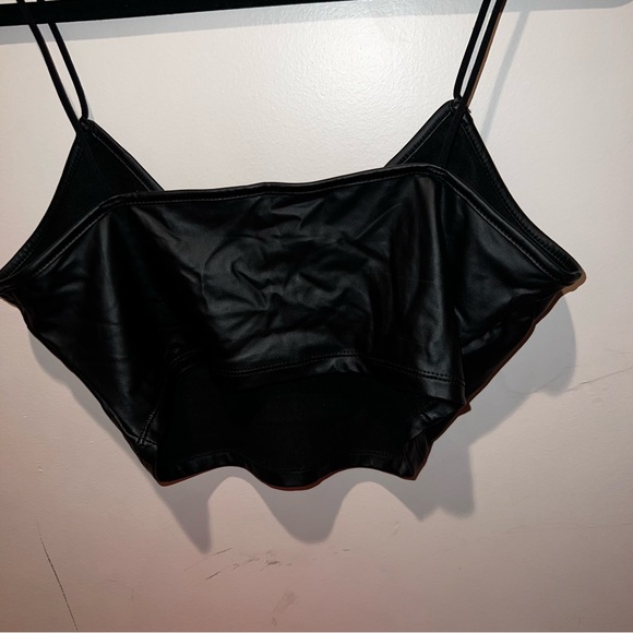 Shein, black top, cropped - Picture 1 of 4